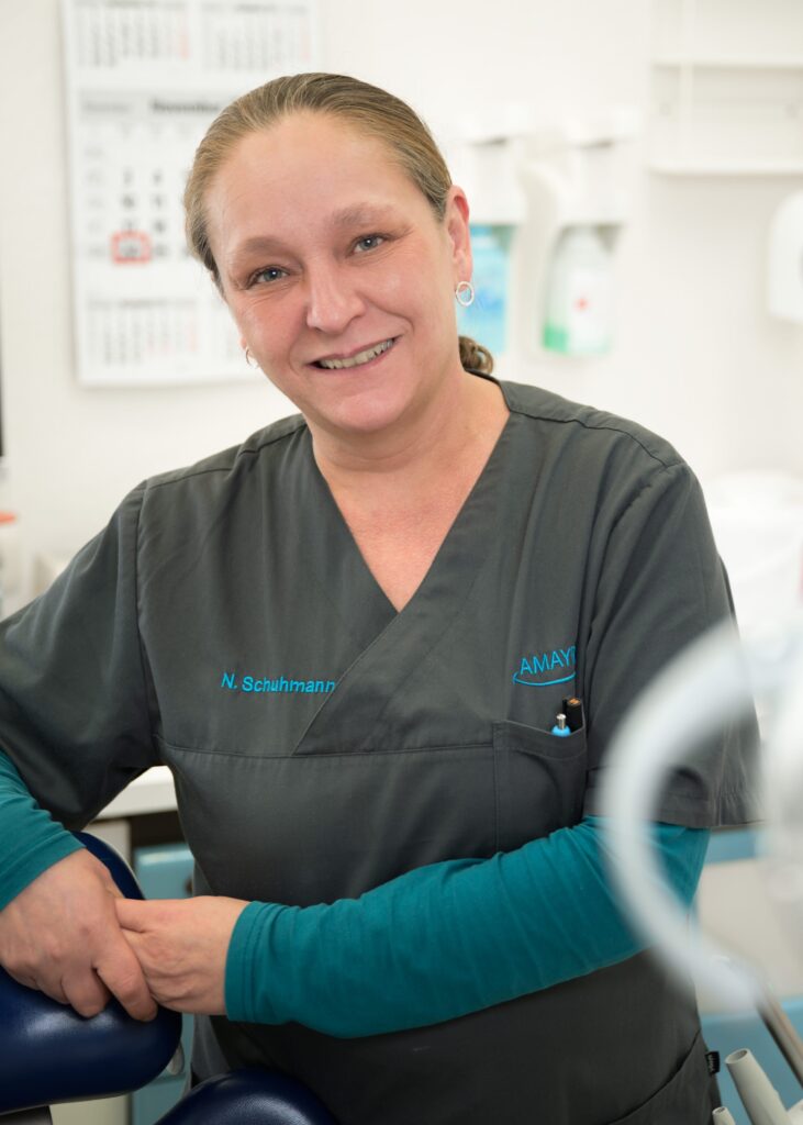 Portrait von Nadine Schuhmann, Zahnmedizinische Fachangestellte der Zahnarztpraxis Amayri in Duisburg